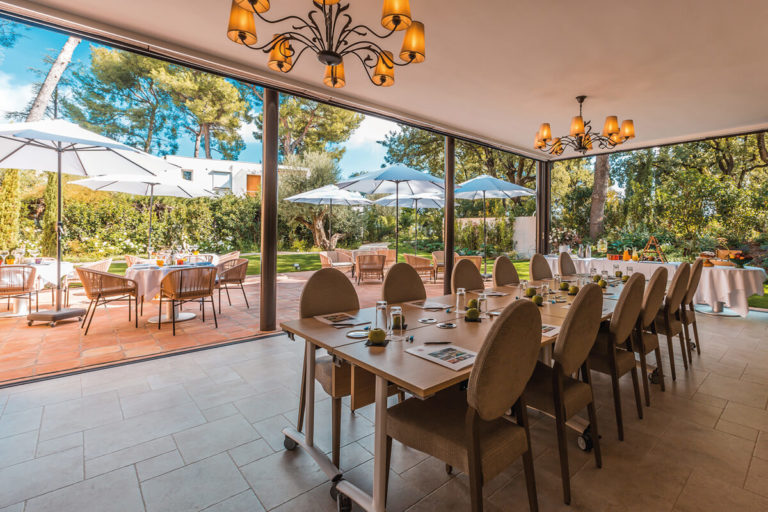 HOTEL RESTAURANT & SPA CANTEMERLE : BUSINESS en plein air